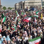 گلباران دخترانه حرم امام رضا(ع)/ تجمعی از جنس امید و آینده