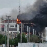 آتش‌سوزی شدید یک مرکز خرید در فاز ۴ اندیشه