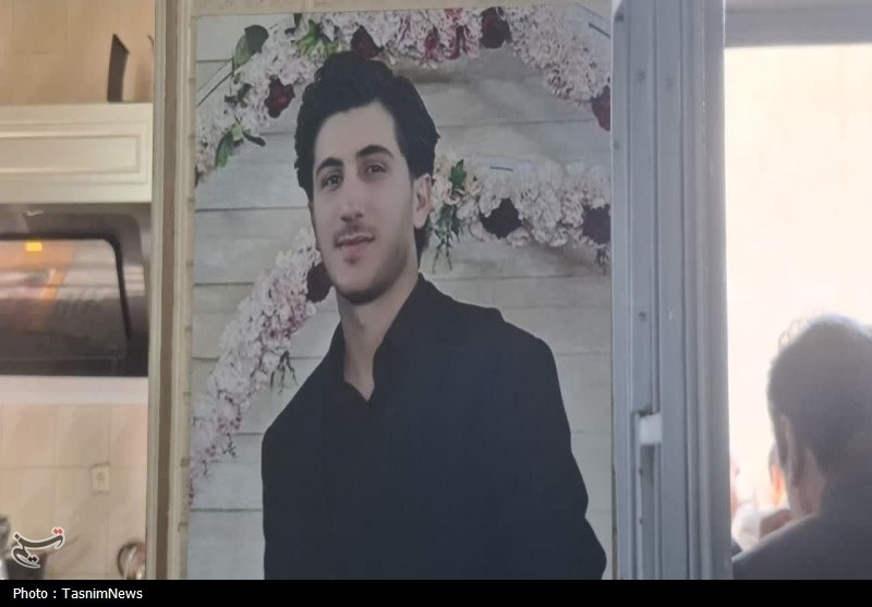 روایت تسنیم از دیدار با خانوادهها شهدا؛ جایی که بغضها شکست روایت تسنیم از دیدار با خانوادهها شهدا؛ جایی که بغضها شکست