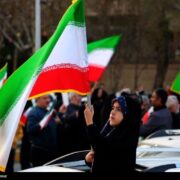 مردم در خط مقدم و در حال درک عمیق  نبردی متفاوت هستند