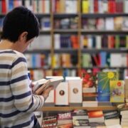 رکود شدید بازار کتاب تبریز؛ چرا یار مهربان از سبد خانوار خارج شد؟