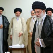 ناگفته‌هایی از شخصیت رهبر شهید؛ از شجاعت تا مردم‌داری