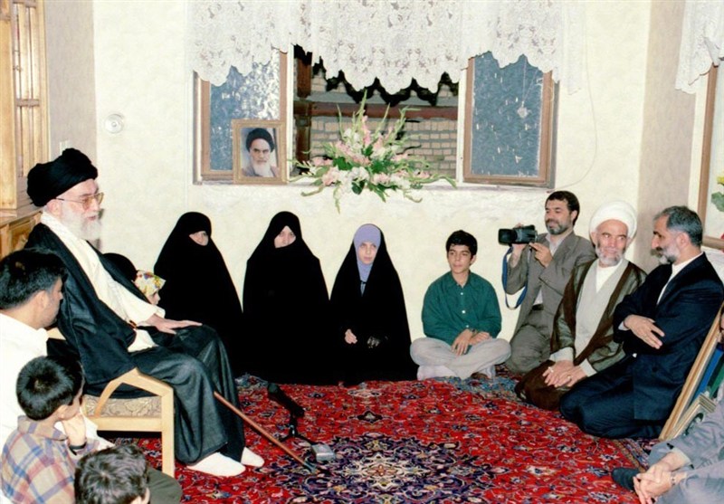 وقتی رهبر شهید در کوچه‌های همدان مهمان خانواده‌های آسمانی شد