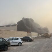 پایان ۴ ساعت عملیات نفس‌گیر برای مهار آتش‌سوزی واحد تولیدی آران‌وبیدگل
