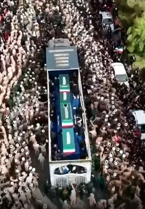گزارش لحظهبهلحظه تسنیم از بدرقه آقای شهید ایران در قم تشییع رهبر شهید , تشییع امام شهید , تشییع آیتاللهالعظمی سید علی خامنهای , بدرقه آقای شهید ایران , اخبار استان قم , آیتالله سید علی خامنهای ,