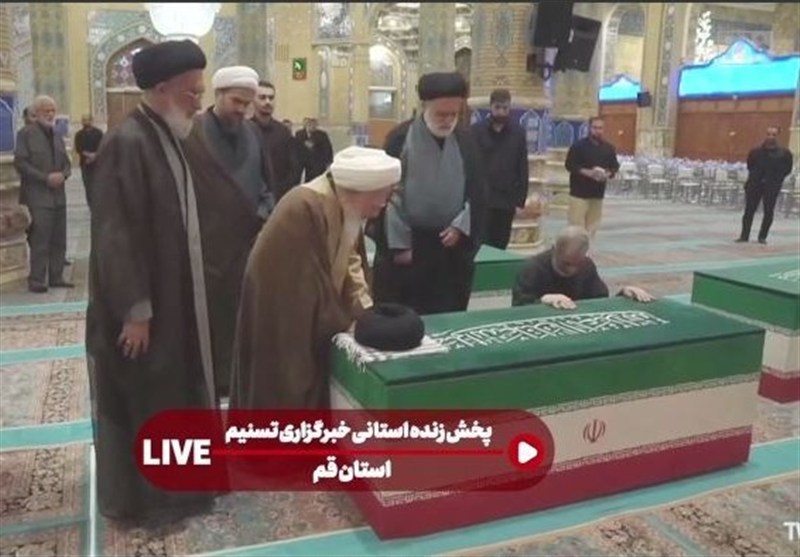 گزارش لحظهبهلحظه تسنیم از بدرقه آقای شهید ایران در قم تشییع رهبر شهید , تشییع امام شهید , تشییع آیتاللهالعظمی سید علی خامنهای , بدرقه آقای شهید ایران , اخبار استان قم , آیتالله سید علی خامنهای ,