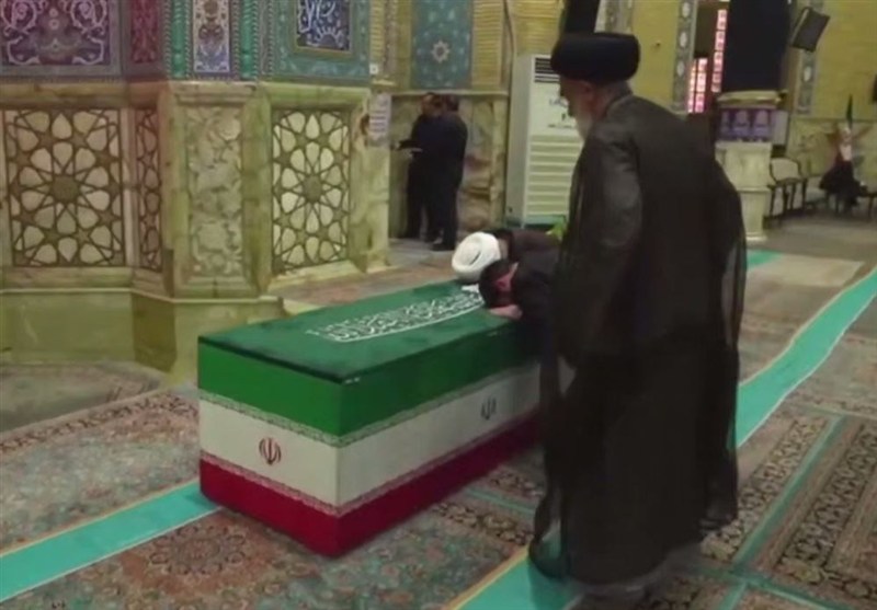 گزارش لحظهبهلحظه تسنیم از بدرقه آقای شهید ایران در قم تشییع رهبر شهید , تشییع امام شهید , تشییع آیتاللهالعظمی سید علی خامنهای , بدرقه آقای شهید ایران , اخبار استان قم , آیتالله سید علی خامنهای ,