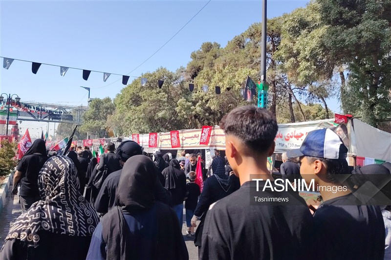 سیل عاشقان حسینی به شهرری رسید/ جاماندگان اربعین به سوی حرم عبدالعظیم اخبار شهر ری , استان تهران , اربعین 1405 , پیاده روی اربعین , عبدالعظیم حسنی ,