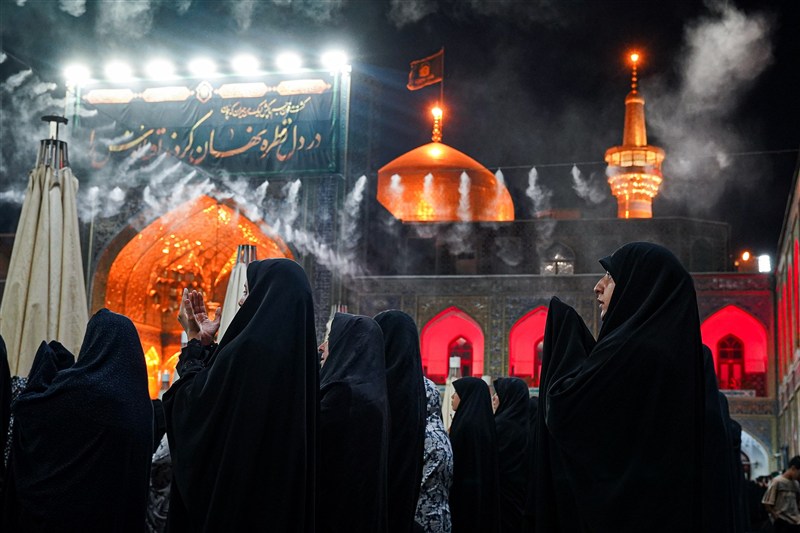 مشهد در سوگ امام مهربانی؛ رواق دارالذکر میزبان عاشقان آقای شهید ایران