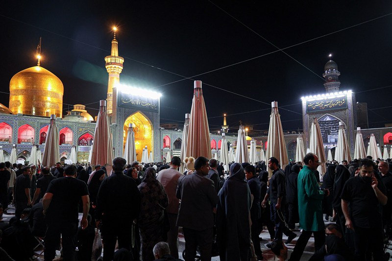 مشهد در سوگ امام مهربانی؛ رواق دارالذکر میزبان عاشقان آقای شهید ایران