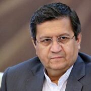 همتی: در صورت نیاز بیش از 500 میلیون دلار عرضه می‌کنیم