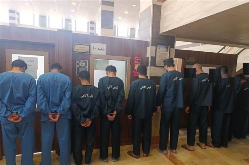 کشف مشروبات الکلی در یک کافه یزد؛ 21 نفر بازداشت شدند